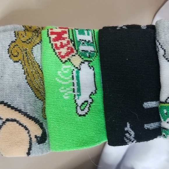 FRIENDS THE TV SERIES 6 PAIR CASUAL CREW SOCKS - Picture 5 of 6